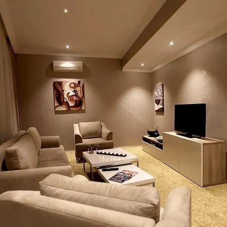Pietra ホテル 4*